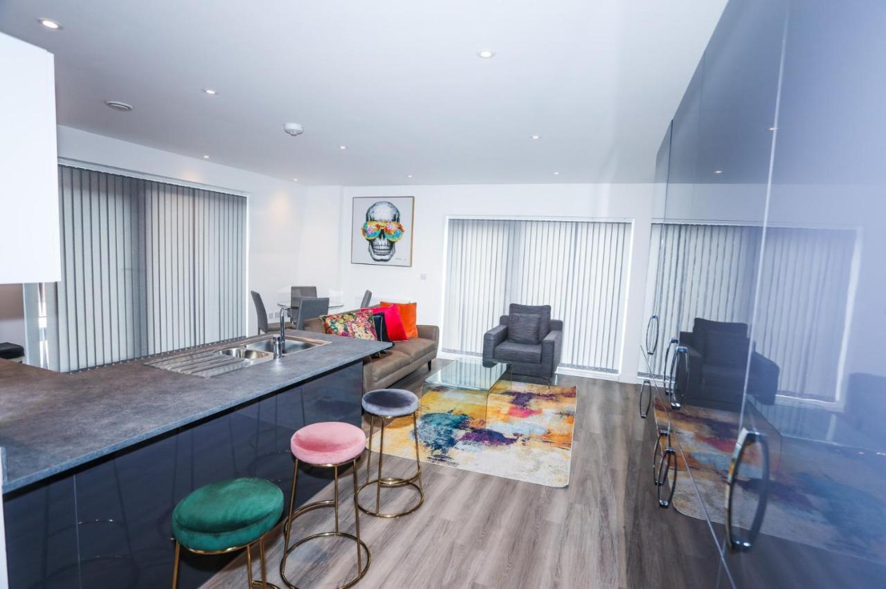 Lovely 2 Bed Apartment With Parking لندن المظهر الخارجي الصورة