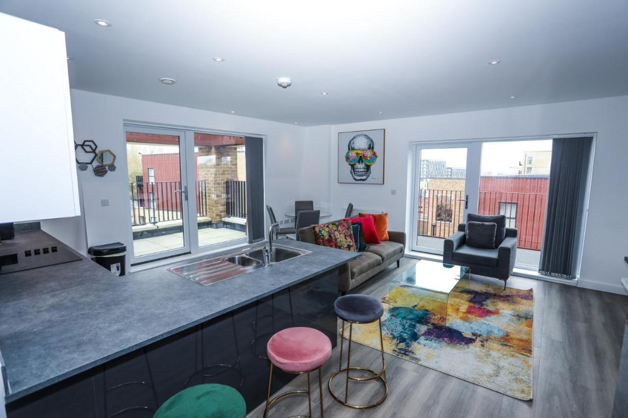 Lovely 2 Bed Apartment With Parking لندن المظهر الخارجي الصورة