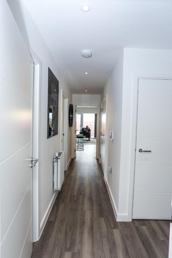 Lovely 2 Bed Apartment With Parking لندن المظهر الخارجي الصورة