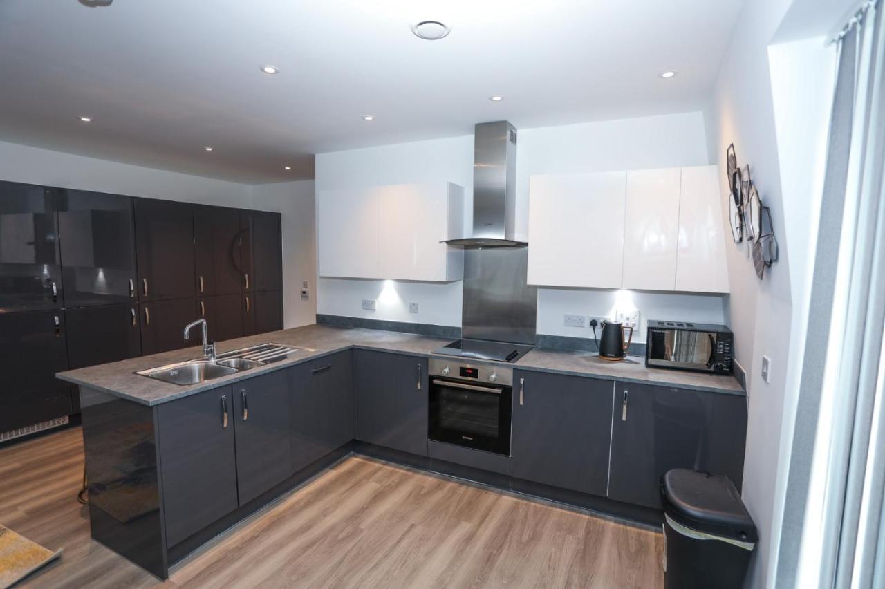 Lovely 2 Bed Apartment With Parking لندن المظهر الخارجي الصورة