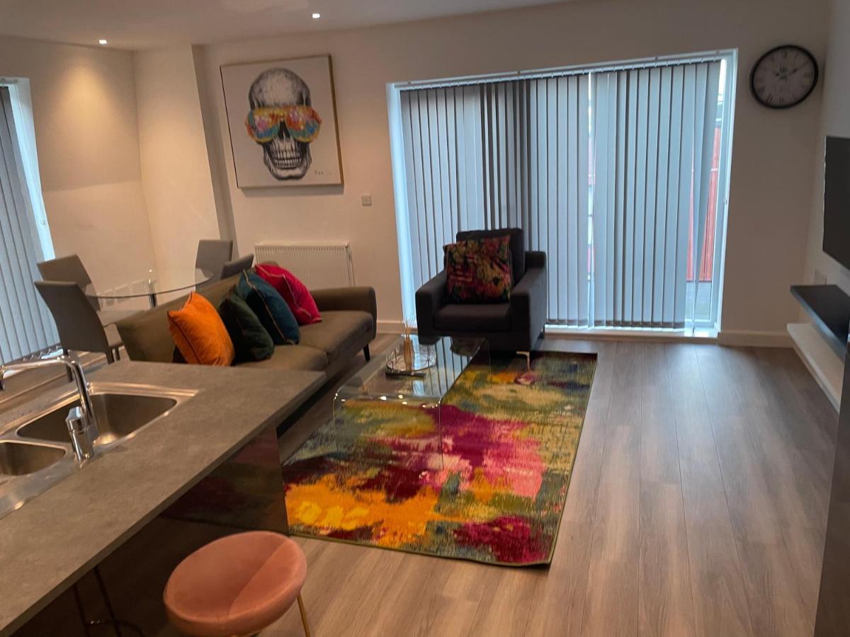 Lovely 2 Bed Apartment With Parking لندن المظهر الخارجي الصورة