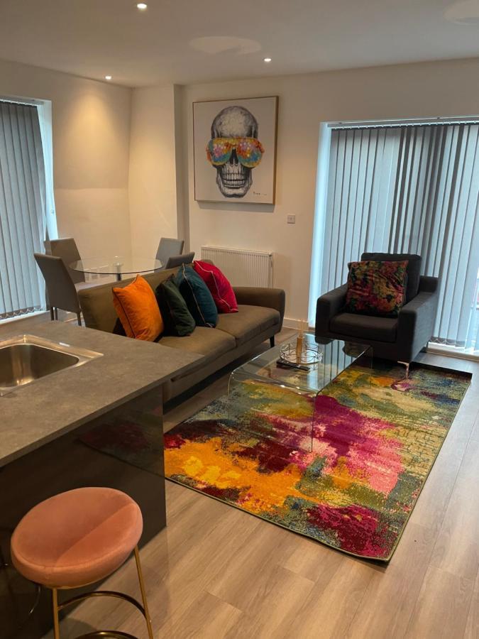 Lovely 2 Bed Apartment With Parking لندن المظهر الخارجي الصورة